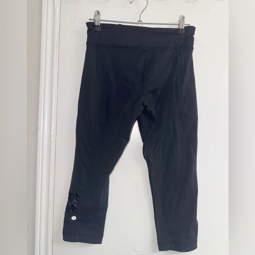 Lululemon black capri size 6